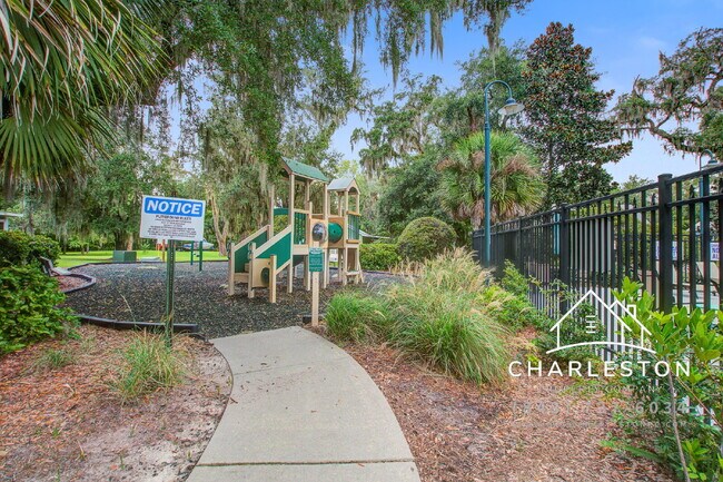 Building Photo - 198 Grand Oaks Dr