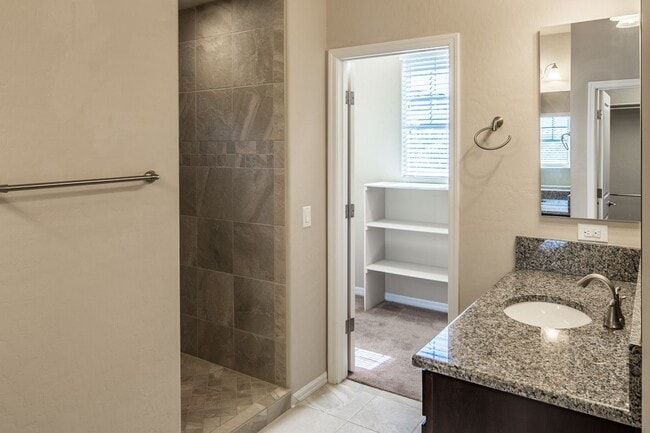 Building Photo - ABSOLUTELY STUNNING HOME IN POSH DOWNTOWN SUMMERLIN!