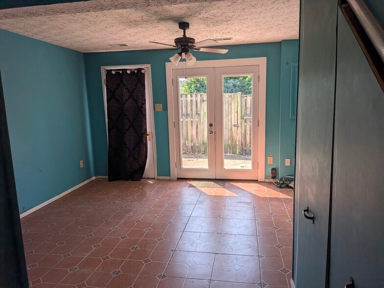 Bright and spacious basement bedroom with french doors - 2854 S Meade St