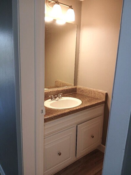 Building Photo - 6319 Newtown Cir