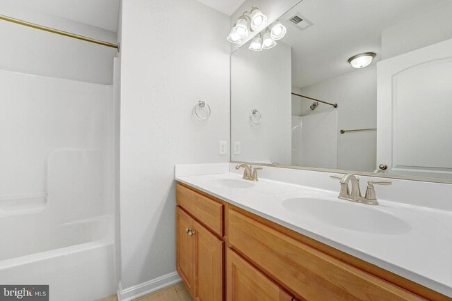 Building Photo - 609 Tebbston Dr