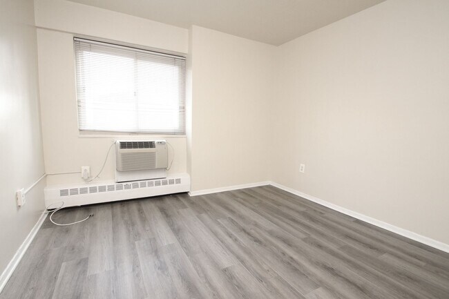 Building Photo - 2101 Chestnut St