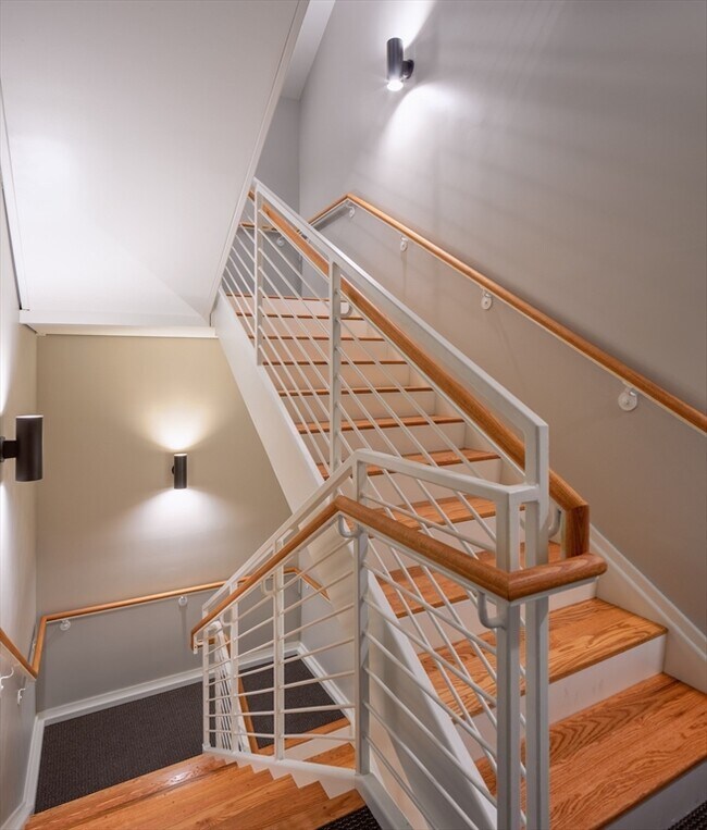 Building Photo - 6 Market St