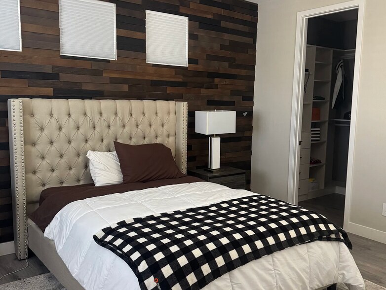 Building Photo - 217 Cromarty St