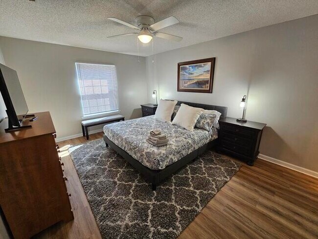 Building Photo - Furnished Mid term Rental