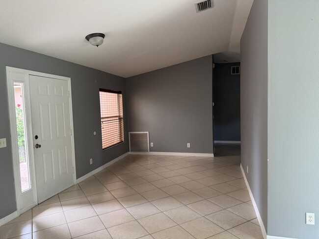 Building Photo - 1357 SE Sandia Dr