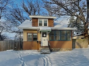 Building Photo - 3610 Oakdale Ave N