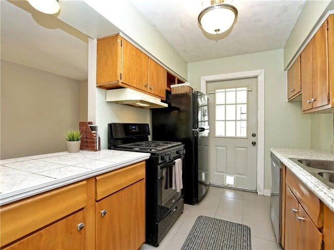 Building Photo - 1406 Green Forest Dr