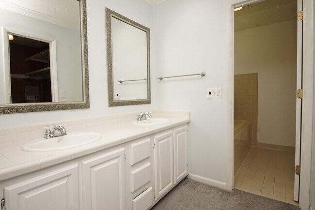Building Photo - 211 Brian Cir