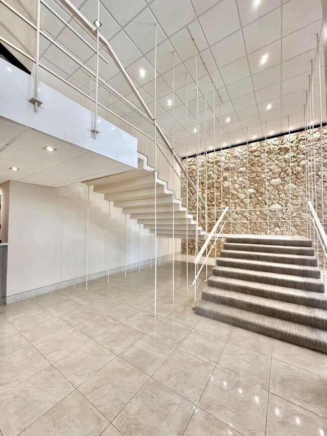 Building Photo - 3111 N Ocean Dr