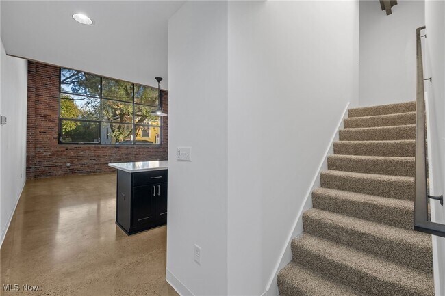 Building Photo - 2341 Scranton Rd