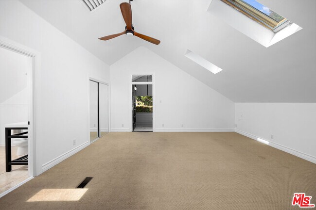 Building Photo - 9014 Harratt St