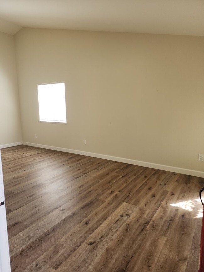 Building Photo - Salida 3 Bedroom 2 Bathroom with 2 Car Garage