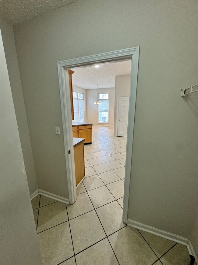 Building Photo - Comfortable 2-Bed, 2-Bath Home