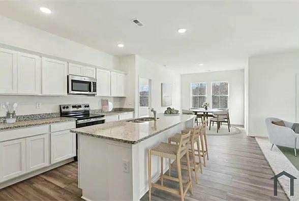 Building Photo - 4929 Mccoy Dr