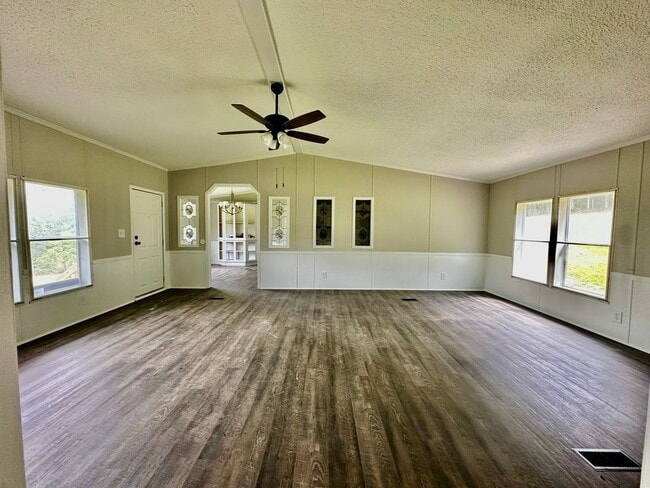 Building Photo - 15 Bonanza Ln