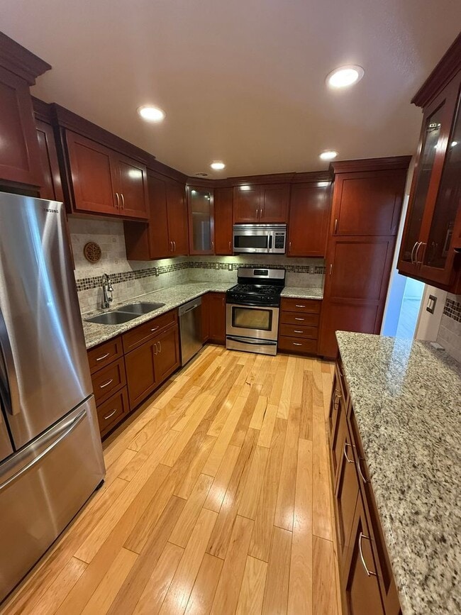 Building Photo - Amazing South Pasadena Condo in Prime Location!