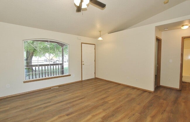 Building Photo - 978 Johnson Dr