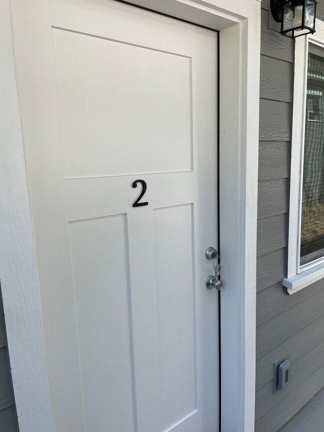 Building Photo - 485 E 6th St