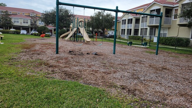 Building Photo - Annual turnkey furnished renovated GATED C...