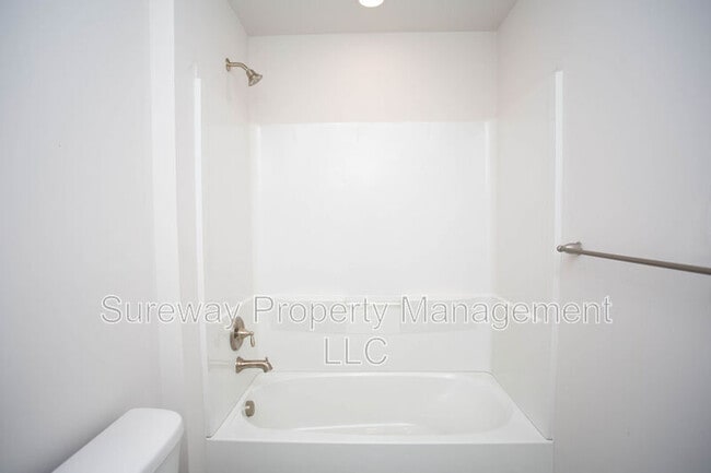 Building Photo - 55 Elliot Ln