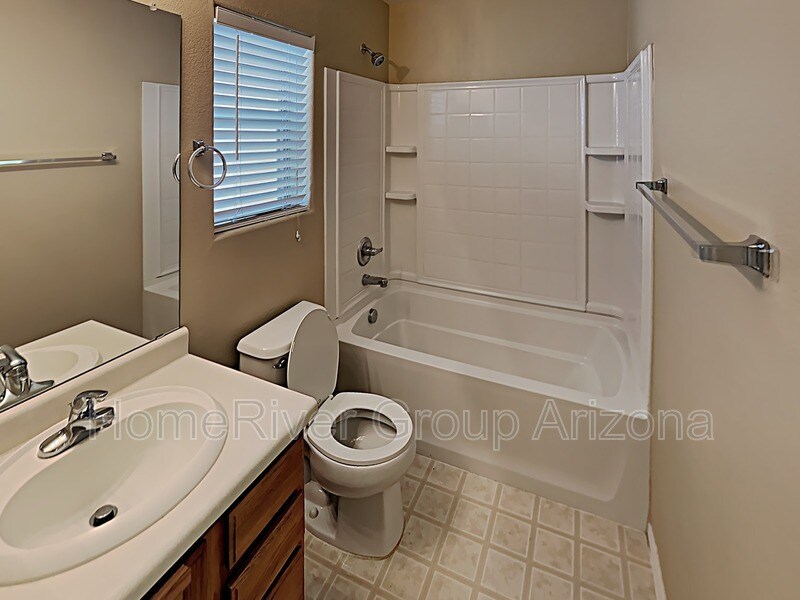 Building Photo - 6413 W Valencia Dr