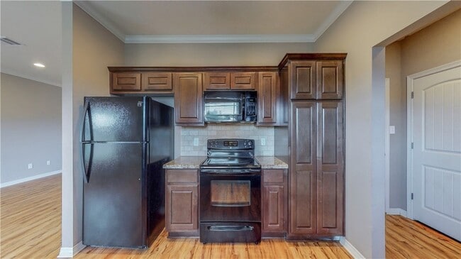 Building Photo - 2700 Horse Haven Ln