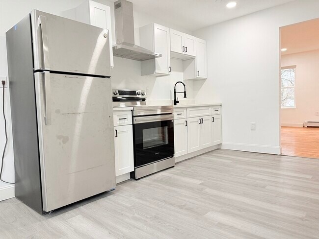 Building Photo - 23 Bellevue St