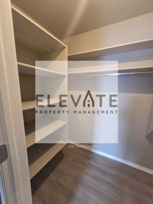 Building Photo - 1809 N Oakhill Rd