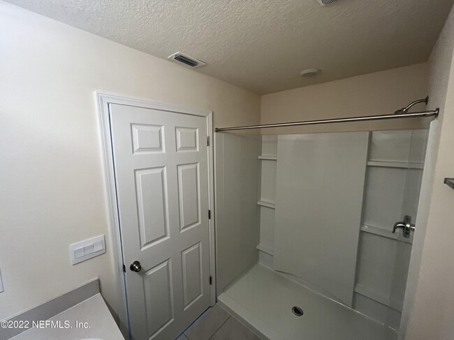 Building Photo - 20 Red House Cir