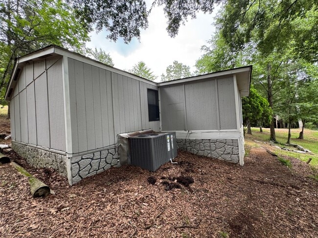 Building Photo - Private 3/2.5 Home with bonus room- $1,895