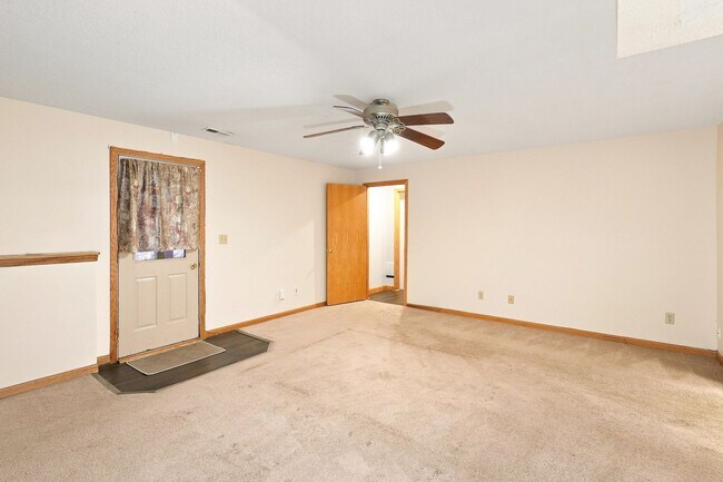 Building Photo - 3611 SW Red Hawk Ct
