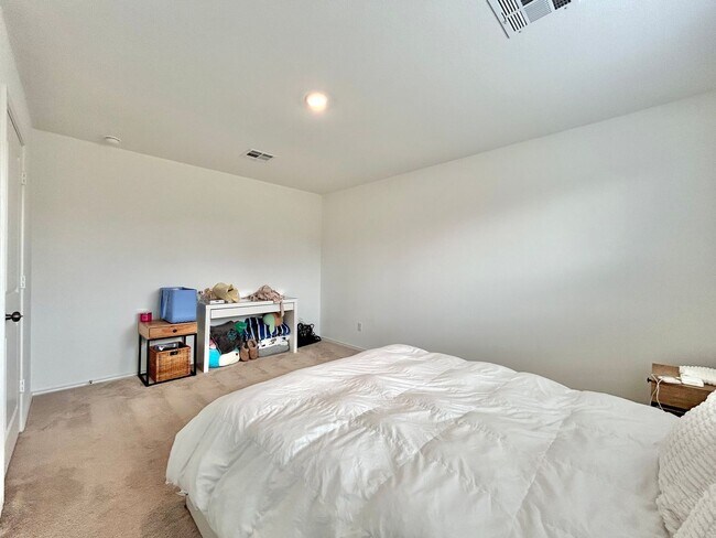 Building Photo - 3 BR / 2 BA Home for Rent in Hutto