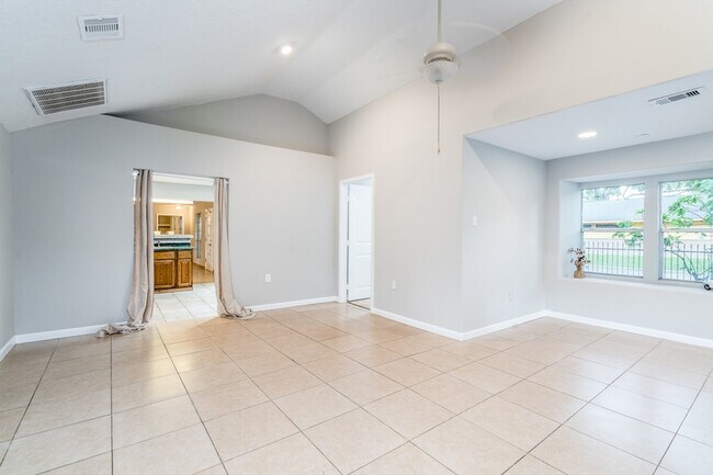 Building Photo - 200 Fannin St
