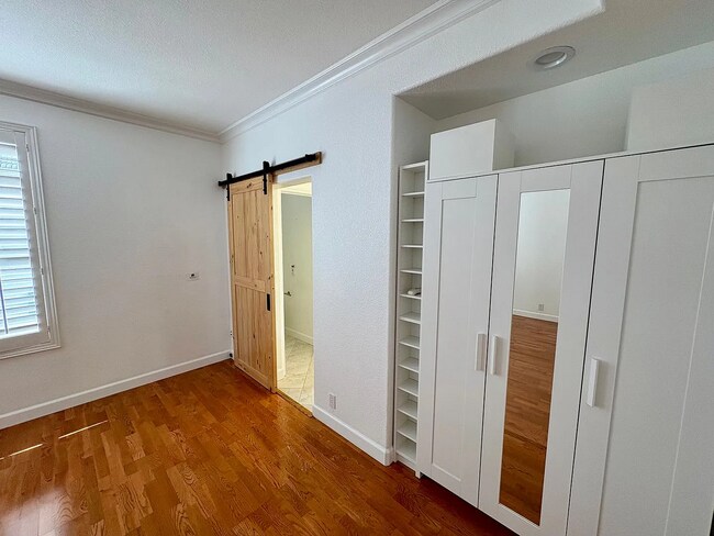 Building Photo - UNIT 102