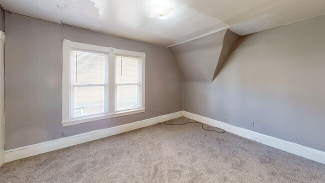 Building Photo - 4 Bed 2 Bath Single Family Home for Rent i...