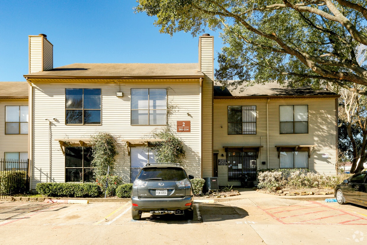 Crown Wilcrest Arbor Townhomes Houston Tx Apartment Finder