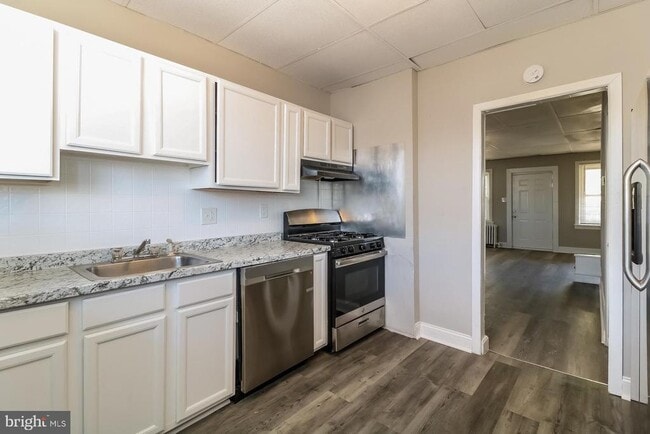 Building Photo - 4728 Marple St