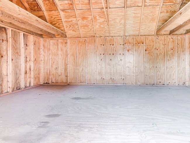 Building Photo - 2401 Fedderson Dr