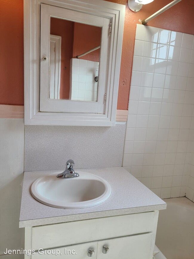 Building Photo - 5 br, 2 bath House - 1638 Orchard Street