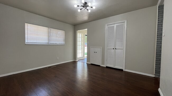 Building Photo - 2153 Huntleigh Dr
