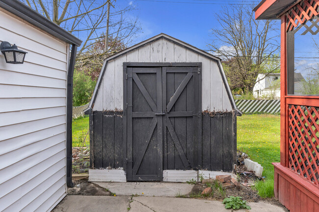 Building Photo - 18333 Beechwood St