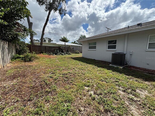 Building Photo - 640 San Salvador Dr