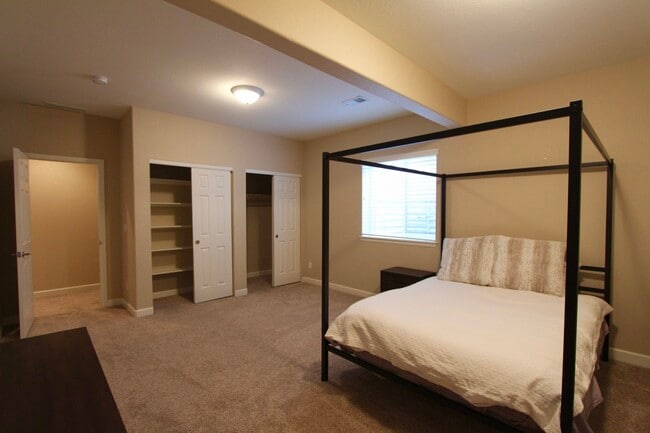guest bedroom 2 - 3607 S Xenia St