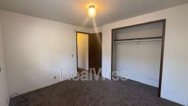Building Photo - 1132 NE Barager Ave