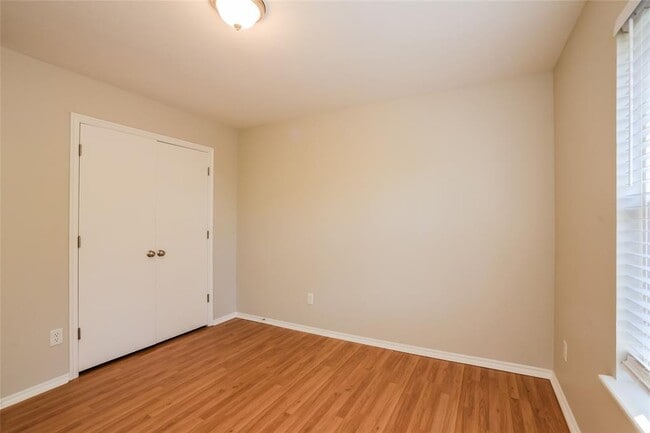 Building Photo - 2100 NE 4th St