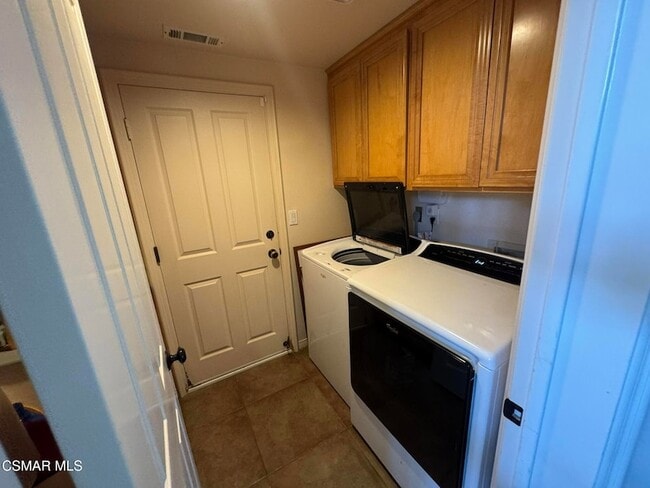 Building Photo - 713 Twillin Ct