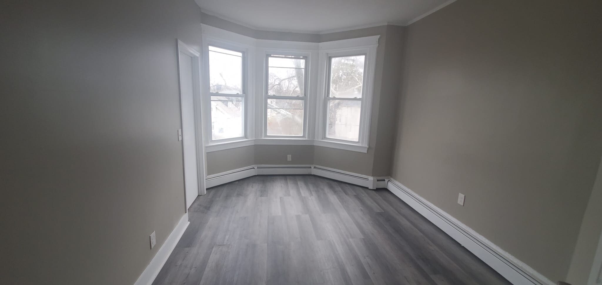 Building Photo - 27 Sharon Ave