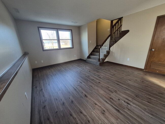 Building Photo - Pet Friendly 2 bedroom, 1.5 bathroom duplex in cul-de-sac near Pioneer Park!