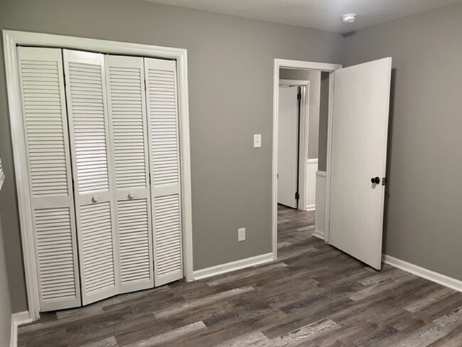 Building Photo - 3 bed, 2 full bath home located in Ashebor...